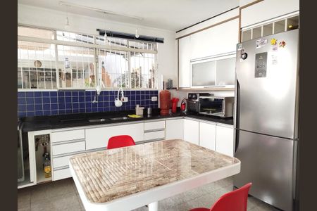 Casa para alugar com 160m², 3 quartos e 3 vagas Casa para alugar com 160m², 3 quartos e 3 vagasCozinha