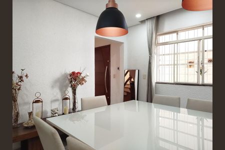 Casa para alugar com 160m², 3 quartos e 3 vagas Casa para alugar com 160m², 3 quartos e 3 vagasSala de jantar
