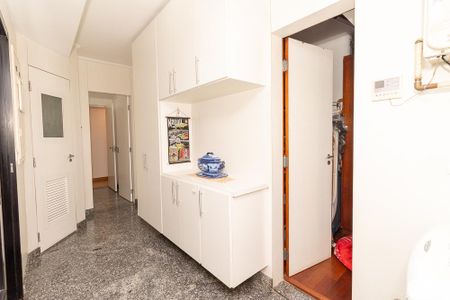Apartamento à venda com 208m², 4 quartos e 4 vagas Apartamento à venda com 208m², 4 quartos e 4 vagasÁrea de Serviço