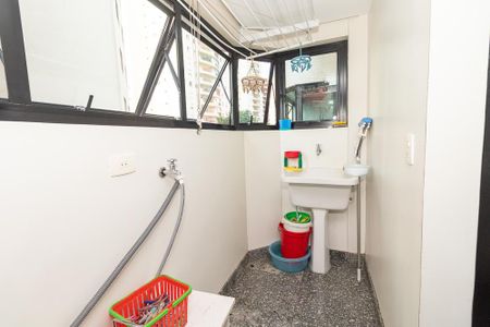Apartamento à venda com 208m², 4 quartos e 4 vagas Apartamento à venda com 208m², 4 quartos e 4 vagasÁrea de Serviço