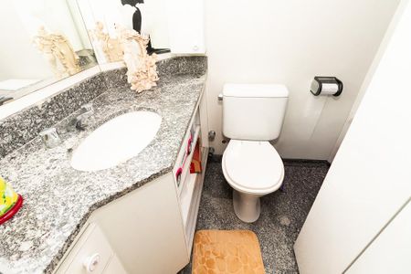 Apartamento à venda com 208m², 4 quartos e 4 vagas Apartamento à venda com 208m², 4 quartos e 4 vagasBanheiro da Suíte 2