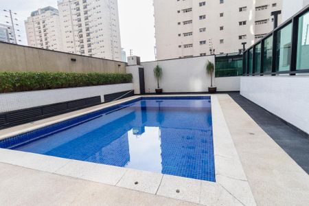 Apartamento à venda com 208m², 4 quartos e 4 vagas Apartamento à venda com 208m², 4 quartos e 4 vagasÁrea comum - Piscina