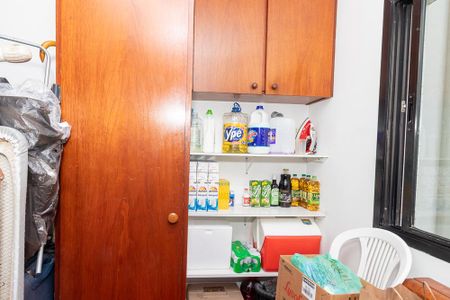 Apartamento à venda com 208m², 4 quartos e 4 vagas Apartamento à venda com 208m², 4 quartos e 4 vagasQuarto de Serviço