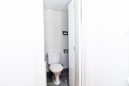 Apartamento à venda com 208m², 4 quartos e 4 vagas Apartamento à venda com 208m², 4 quartos e 4 vagasBanheiro da Suíte 2