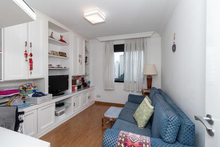 Apartamento à venda com 208m², 4 quartos e 4 vagas Apartamento à venda com 208m², 4 quartos e 4 vagasEscritório