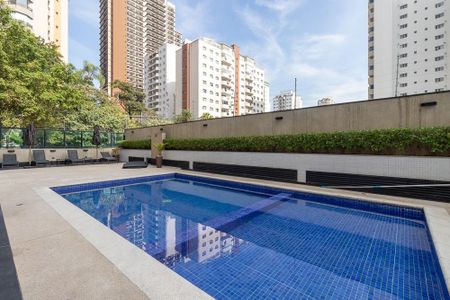 Apartamento à venda com 208m², 4 quartos e 4 vagas Apartamento à venda com 208m², 4 quartos e 4 vagasÁrea comum - Piscina