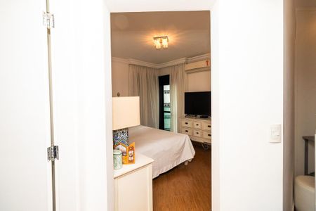 Apartamento à venda com 208m², 4 quartos e 4 vagas Apartamento à venda com 208m², 4 quartos e 4 vagasSuíte 3