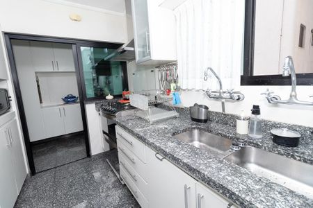 Apartamento à venda com 208m², 4 quartos e 4 vagas Apartamento à venda com 208m², 4 quartos e 4 vagasCozinha