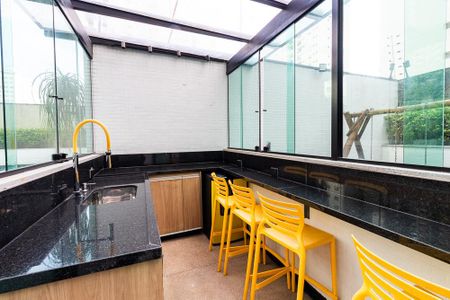 Apartamento à venda com 208m², 4 quartos e 4 vagas Apartamento à venda com 208m², 4 quartos e 4 vagasÁrea comum - Piscina Bar