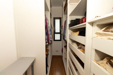 Apartamento à venda com 208m², 4 quartos e 4 vagas Apartamento à venda com 208m², 4 quartos e 4 vagasSuíte 3 - Closet