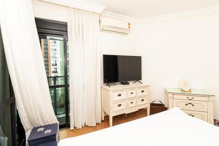 Apartamento à venda com 208m², 4 quartos e 4 vagas Apartamento à venda com 208m², 4 quartos e 4 vagasSuíte 3