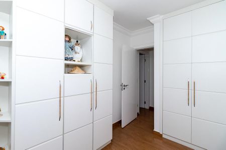 Apartamento à venda com 208m², 4 quartos e 4 vagas Apartamento à venda com 208m², 4 quartos e 4 vagasSuíte 2
