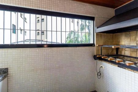 Apartamento à venda com 208m², 4 quartos e 4 vagas Apartamento à venda com 208m², 4 quartos e 4 vagasÁrea comum - Churrasqueira