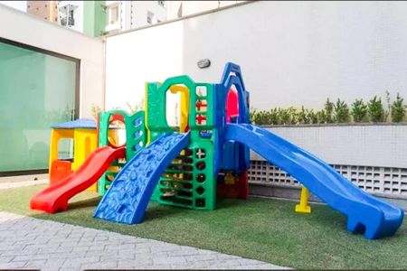 Apartamento à venda com 208m², 4 quartos e 4 vagas Apartamento à venda com 208m², 4 quartos e 4 vagasÁrea comum - Playground