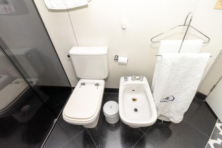 Apartamento à venda com 208m², 4 quartos e 4 vagas Apartamento à venda com 208m², 4 quartos e 4 vagasBanheiro da Suíte 3