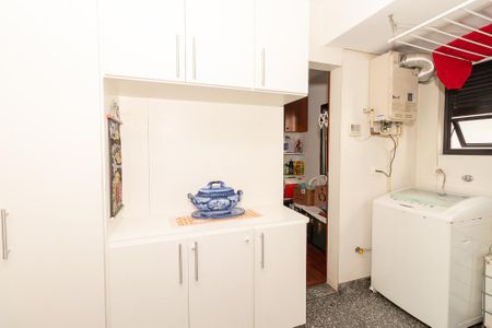 Apartamento à venda com 208m², 4 quartos e 4 vagas Apartamento à venda com 208m², 4 quartos e 4 vagasÁrea de Serviço