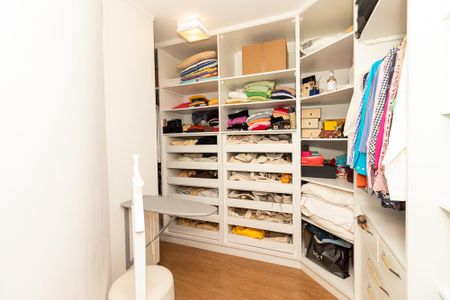 Apartamento à venda com 208m², 4 quartos e 4 vagas Apartamento à venda com 208m², 4 quartos e 4 vagasSuíte 3 - Closet