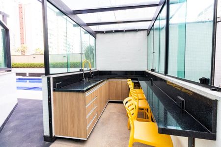 Apartamento à venda com 208m², 4 quartos e 4 vagas Apartamento à venda com 208m², 4 quartos e 4 vagasÁrea comum - Piscina Bar