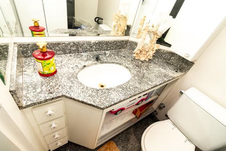 Apartamento à venda com 208m², 4 quartos e 4 vagas Apartamento à venda com 208m², 4 quartos e 4 vagasBanheiro da Suíte 2