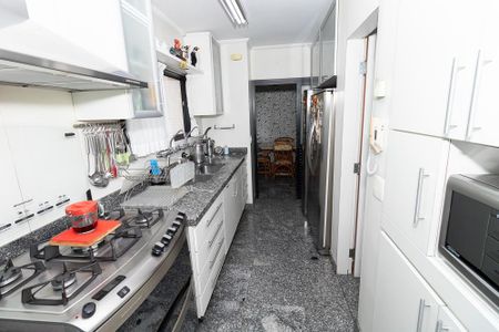 Apartamento à venda com 208m², 4 quartos e 4 vagas Apartamento à venda com 208m², 4 quartos e 4 vagasCozinha