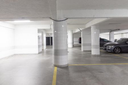Apartamento à venda com 208m², 4 quartos e 4 vagas Apartamento à venda com 208m², 4 quartos e 4 vagasGaragem