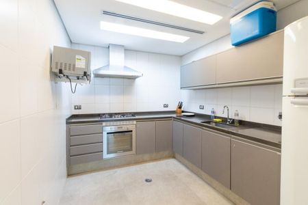 Apartamento à venda com 208m², 4 quartos e 4 vagas Apartamento à venda com 208m², 4 quartos e 4 vagasÁrea comum - Salão de festas