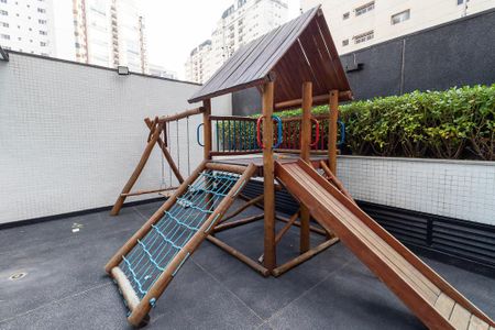 Apartamento à venda com 208m², 4 quartos e 4 vagas Apartamento à venda com 208m², 4 quartos e 4 vagasÁrea comum - Playground