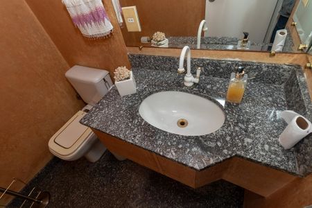Apartamento à venda com 208m², 4 quartos e 4 vagas Apartamento à venda com 208m², 4 quartos e 4 vagasLavabo