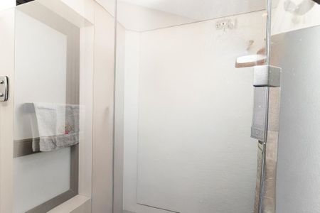 Apartamento à venda com 208m², 4 quartos e 4 vagas Apartamento à venda com 208m², 4 quartos e 4 vagasBanheiro da Suíte 2