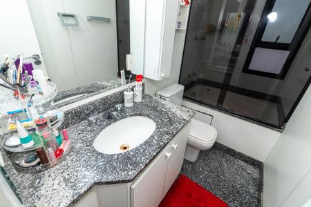 Apartamento à venda com 208m², 4 quartos e 4 vagas Apartamento à venda com 208m², 4 quartos e 4 vagasBanheiro da Suíte 1