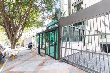 Apartamento à venda com 208m², 4 quartos e 4 vagas Apartamento à venda com 208m², 4 quartos e 4 vagasFachada e portaria