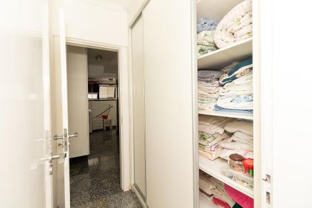 Apartamento à venda com 208m², 4 quartos e 4 vagas Apartamento à venda com 208m², 4 quartos e 4 vagasÁrea de Serviço