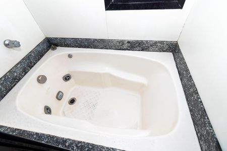 Apartamento à venda com 208m², 4 quartos e 4 vagas Apartamento à venda com 208m², 4 quartos e 4 vagasBanheiro da Suíte 1