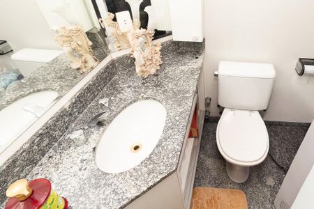 Apartamento à venda com 208m², 4 quartos e 4 vagas Apartamento à venda com 208m², 4 quartos e 4 vagasBanheiro da Suíte 2