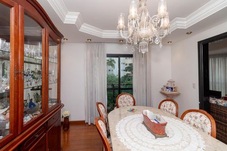 Apartamento à venda com 208m², 4 quartos e 4 vagas Apartamento à venda com 208m², 4 quartos e 4 vagasSala de Jantar