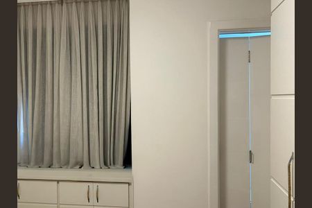 Apartamento à venda com 208m², 4 quartos e 4 vagas Apartamento à venda com 208m², 4 quartos e 4 vagasSuíte 2