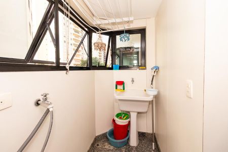 Apartamento à venda com 208m², 4 quartos e 4 vagas Apartamento à venda com 208m², 4 quartos e 4 vagasÁrea de Serviço