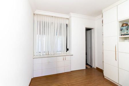 Apartamento à venda com 208m², 4 quartos e 4 vagas Apartamento à venda com 208m², 4 quartos e 4 vagasSuíte 2
