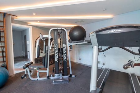 Apartamento à venda com 208m², 4 quartos e 4 vagas Apartamento à venda com 208m², 4 quartos e 4 vagasÁrea comum - Academia