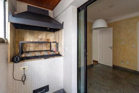 Apartamento à venda com 208m², 4 quartos e 4 vagas Apartamento à venda com 208m², 4 quartos e 4 vagasÁrea comum - Churrasqueira