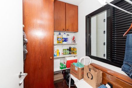 Apartamento à venda com 208m², 4 quartos e 4 vagas Apartamento à venda com 208m², 4 quartos e 4 vagasQuarto de Serviço