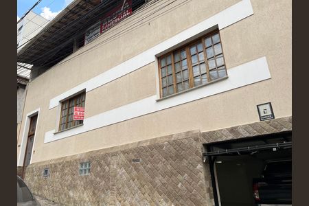 Casa para alugar com 500m², 5 quartos e 4 vagas Casa para alugar com 500m², 5 quartos e 4 vagasFachada