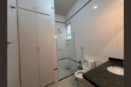 Casa para alugar com 500m², 5 quartos e 4 vagas Casa para alugar com 500m², 5 quartos e 4 vagasBanheiro social