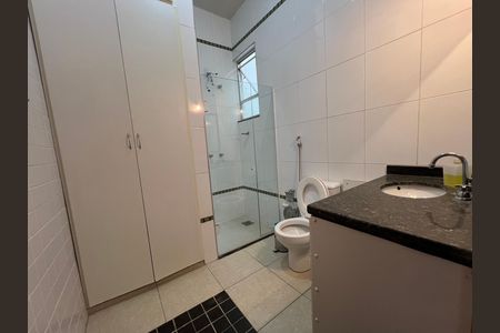 Casa para alugar com 500m², 5 quartos e 4 vagas Casa para alugar com 500m², 5 quartos e 4 vagasBanheiro social