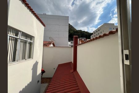 Casa para alugar com 500m², 5 quartos e 4 vagas Casa para alugar com 500m², 5 quartos e 4 vagasVista do closet da suíte 1