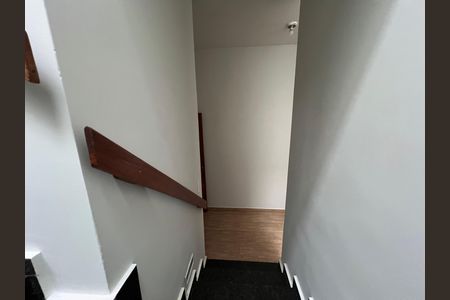 Escada de casa para alugar com 5 quartos, 500m² em Centro, Juiz de Fora