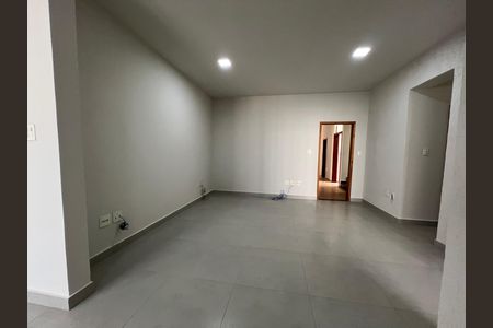Casa para alugar com 500m², 5 quartos e 4 vagas Casa para alugar com 500m², 5 quartos e 4 vagasSala