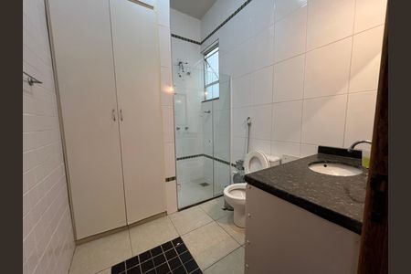 Casa para alugar com 500m², 5 quartos e 4 vagas Casa para alugar com 500m², 5 quartos e 4 vagasBanheiro social