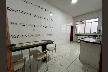 Casa para alugar com 500m², 5 quartos e 4 vagas Casa para alugar com 500m², 5 quartos e 4 vagasCozinha