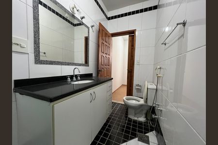 Casa para alugar com 500m², 5 quartos e 4 vagas Casa para alugar com 500m², 5 quartos e 4 vagasBanheiro da Suíte 4